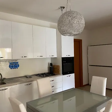 شقة Fronte Lago Casa Vacanze *