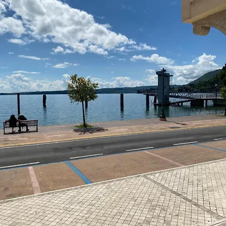 شقة Fronte Lago Casa Vacanze *