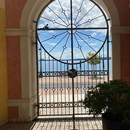 Fronte Lago Casa Vacanze